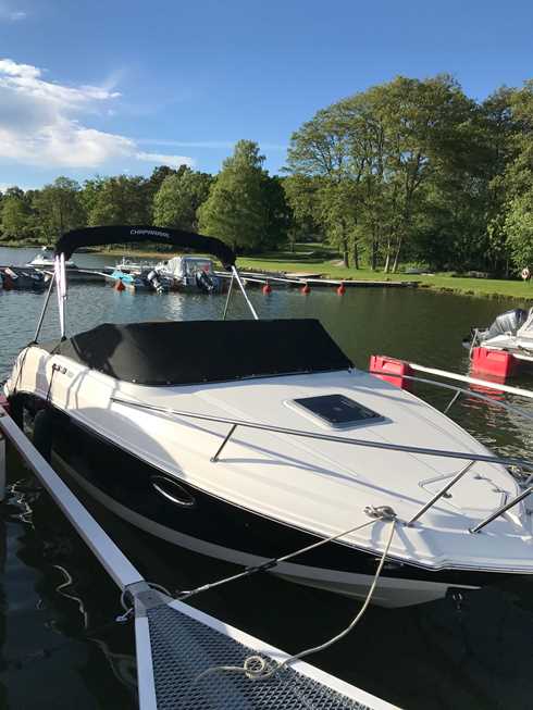 Chaparall SSI 225 på 30-trailer stulen från Stenkaksvägen i Bro, Stockholms län